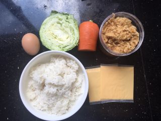 1、芝士肉松饭团,准备所有食材