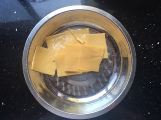 9、芝士肉松饭团,芝士切片