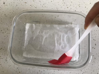 8、山药鸡蛋糕,模具底部垫油纸,四周刷油