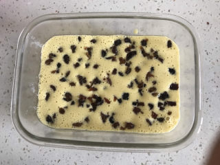 10、山药鸡蛋糕,撒上葡萄干