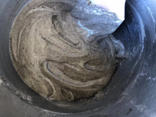 13、芝麻酱全麦戚风,翻拌均匀。