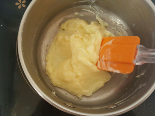 6、舒芙蕾,成为浓稠的浆糊状。