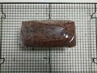 19、可可磅蛋糕,凉透后保鲜膜包好入冰箱冷藏，第二天就很好吃啦