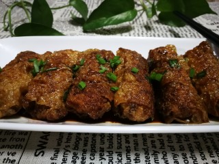 20、炸响铃,倒入汤汁。