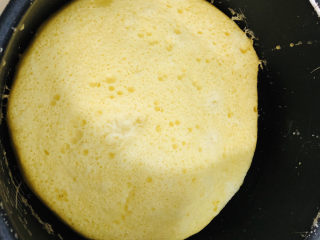 19、蛋糕????,可以了,用勺子按压,实心了就可以了