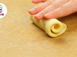 6、零难度脆底蜂蜜小面包,面团底部先沾清水，再沾上脆底材料