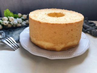 20、黄油中空戚风,完全冷却后才可以脱模。