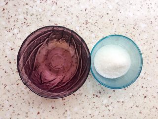 13、杏仁片贝果,准备好煮糖水食材;1000g清水、50g糖