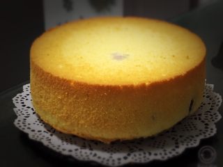 14、葡萄酸奶蛋糕,烤完立即倒扣放凉，冷却三小时后脱模。