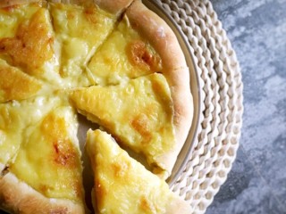 15、榴莲披萨,出炉，切割，开吃。