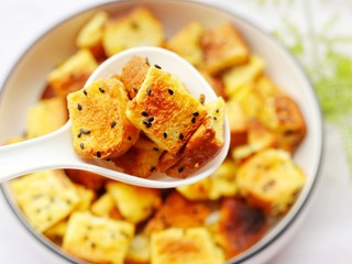 15、超好吃的蛋烤吐司块,香酥脆爽，做法超级简单！