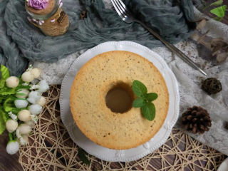 24、红茶炼乳戚风,徒手脱模，美美哒。