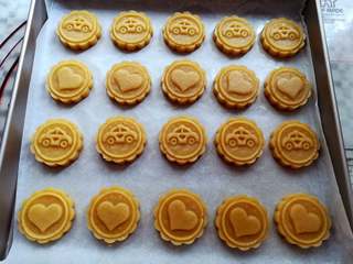 12、全麦饼干,用月饼模具把饼干印出花纹