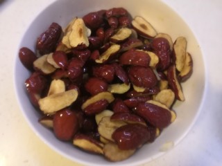 1、红糖枣糕（核桃芝麻蔓越莓）,以下可以减量做哈…红枣片称重210克