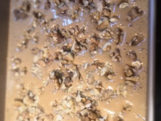 25、红糖枣糕（核桃芝麻蔓越莓）,尽量铺均匀