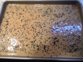 29、红糖枣糕（核桃芝麻蔓越莓）,撒上一层黑芝麻