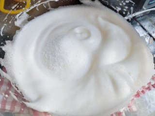 8、摩卡大理石纹戚风,打发至细腻后加入一半细砂糖B