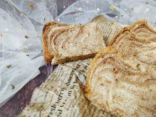 14、摩卡大理石纹戚风,无论是内部组织和外部都很好看