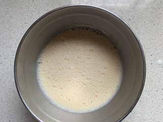 6、吐司布丁,搅拌均匀