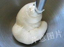 4、尼可拉可颂,继续慢速搅拌至面团表面比较光滑