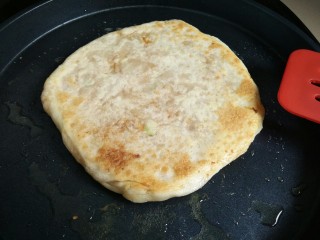 15、千层肉饼,煎到两面定型翻面