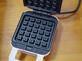 9、巧克力味华芙饼～简单又好吃，爱了爱了！,将华芙饼机提前预热三分钟