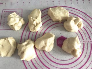 4、元气早餐之热狗餐包, 均分成8份