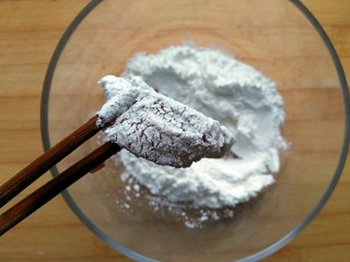 10、奶香鸡柳（烤箱版）,裹满淀粉