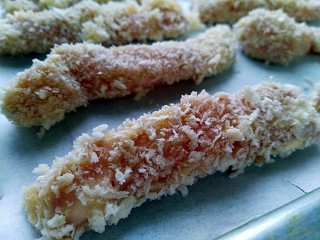 13、奶香鸡柳（烤箱版）,全部裹好放入铺好油纸的烤盘