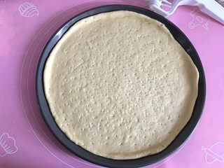 10、大虾披萨,这是叉完洞的披萨饼皮。