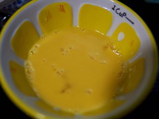 19、土豆虾球,用筷子打散