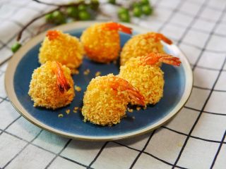 26、土豆虾球,不需要炸很久，因为土豆本身就是熟的