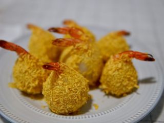 24、土豆虾球,依次做好所有的土豆虾球