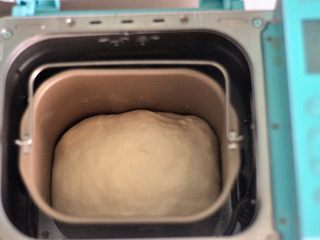 7、黑芝麻吐司,将面团发酵至2.5倍大。