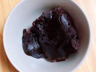 7、山药小饼,准备好豆沙馅儿。