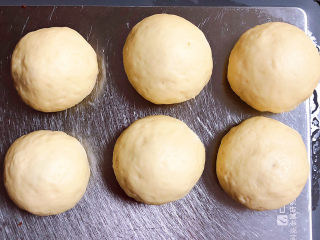 13、山药小饼,将饼逐一包好。