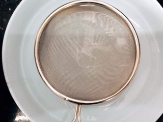 8、迷你巧克力麻薯软欧,过一下筛，滤掉颗粒