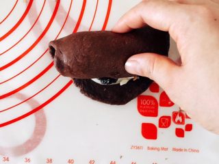 13、迷你巧克力麻薯软欧,慢慢卷起