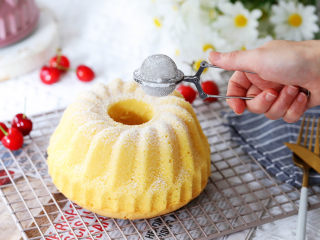 14、咕咕霍夫海绵蛋糕,撒上防潮糖粉