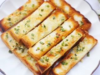 12、蒜香烤吐司,超级好吃。