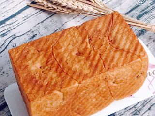 19、快速早餐吐司片-鸡蛋味,烤完立即脱模冷却。
