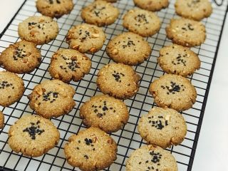 9、黑麦核桃桃酥,凉透后密封常温保存