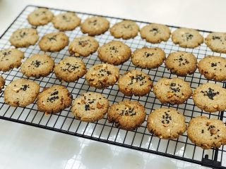 10、黑麦核桃桃酥,成品图