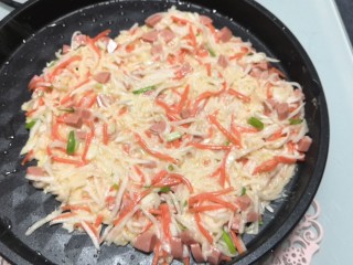 4、萝卜丝饼,喜欢吃肉的朋友还可以放火腿肠切丁