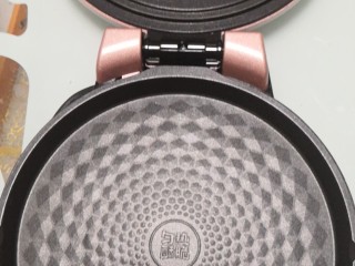 6、萝卜丝饼,电饼铛非常好用，推荐大家爱做饼的可以购买一个