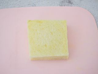 7、芒果酸奶吐司,再铺上另一片吐司