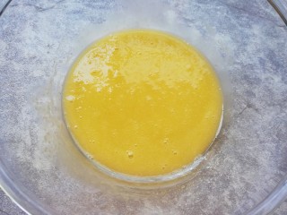 4、麦片芝麻核桃酥,搅打均匀。