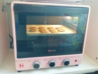 13、麦片芝麻核桃酥,上下管165度烤20分钟。