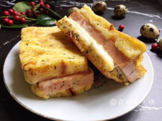 13、香煎芝士午餐肉吐司,完成。