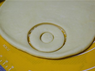 5、甜甜圈,把圆环取出来即可